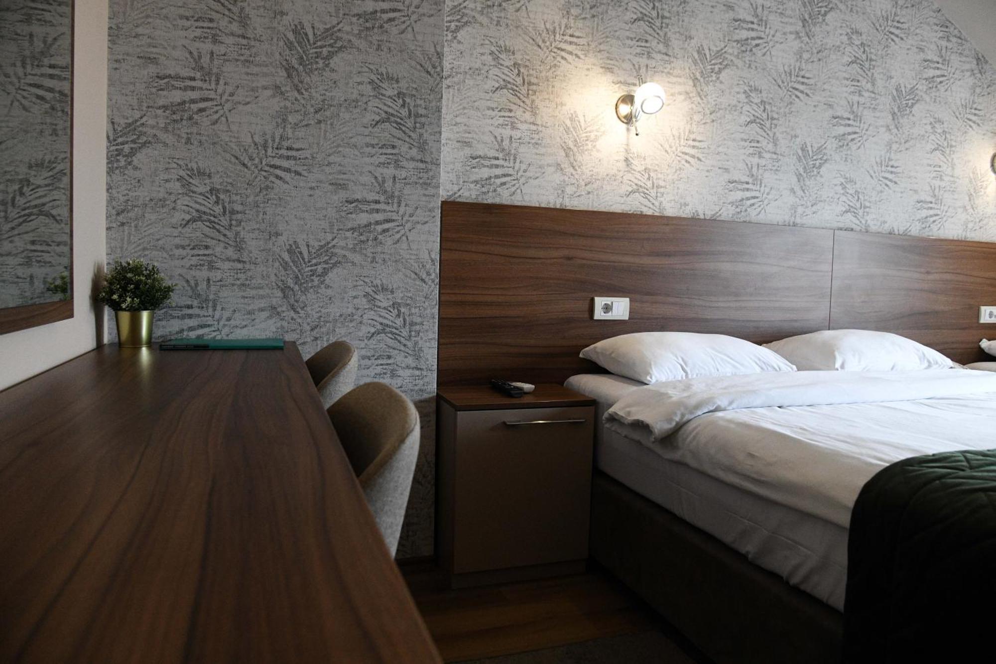 Hotel Garden Novi Sad Extérieur photo